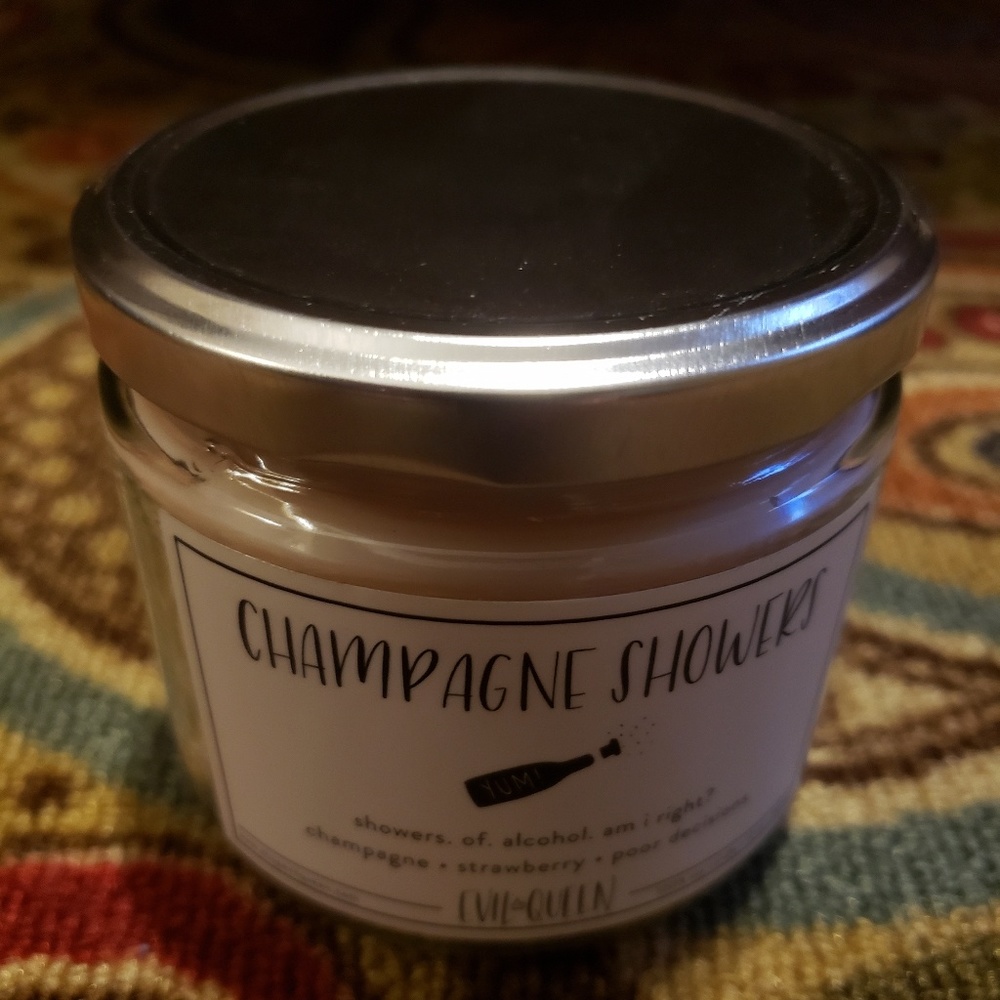 EVIL QUEEN champagne showers candle